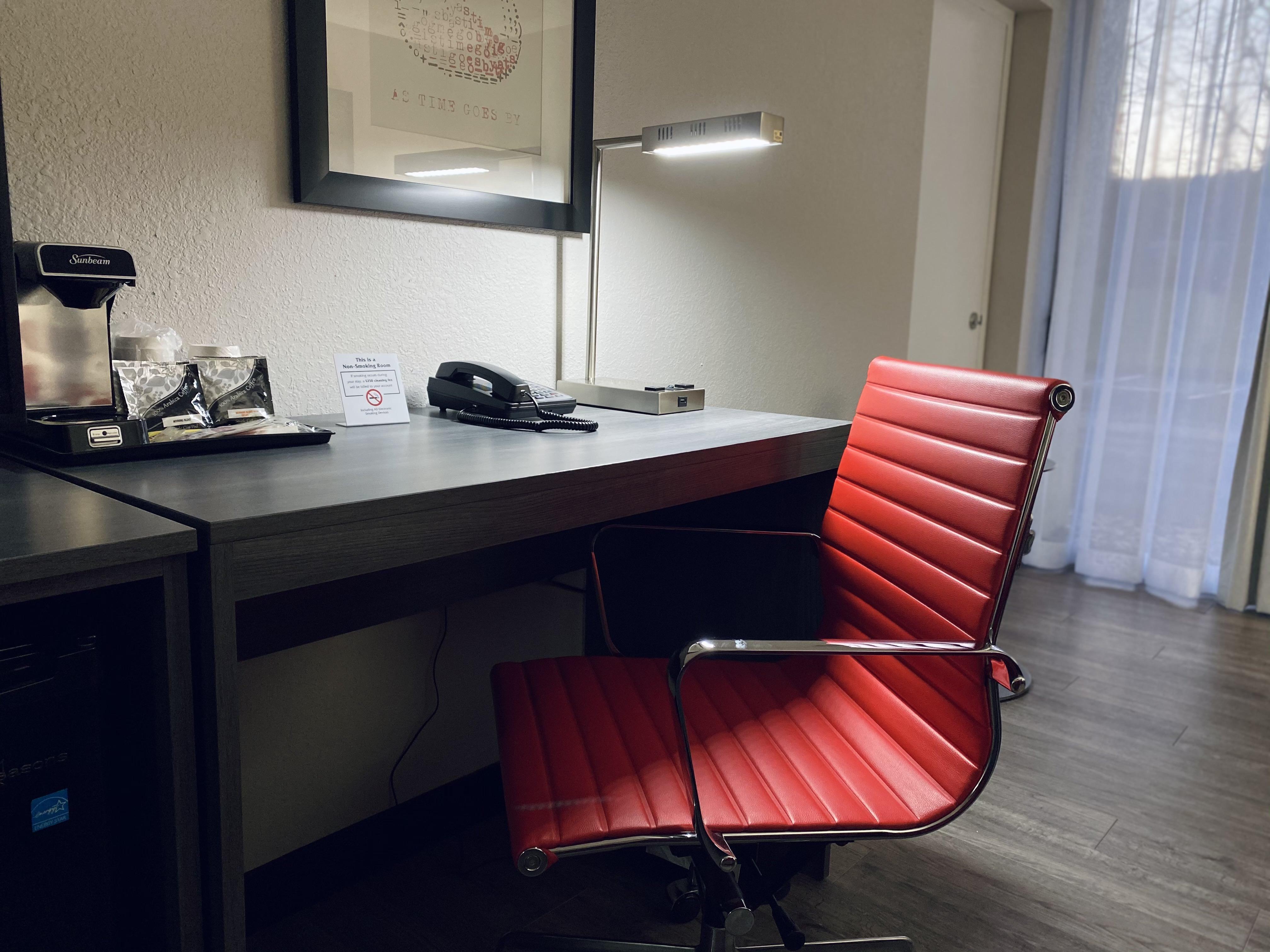 מלון וינזדור לוקס Ramada By Wyndham Hartford North - Bradley Airport מראה חיצוני תמונה