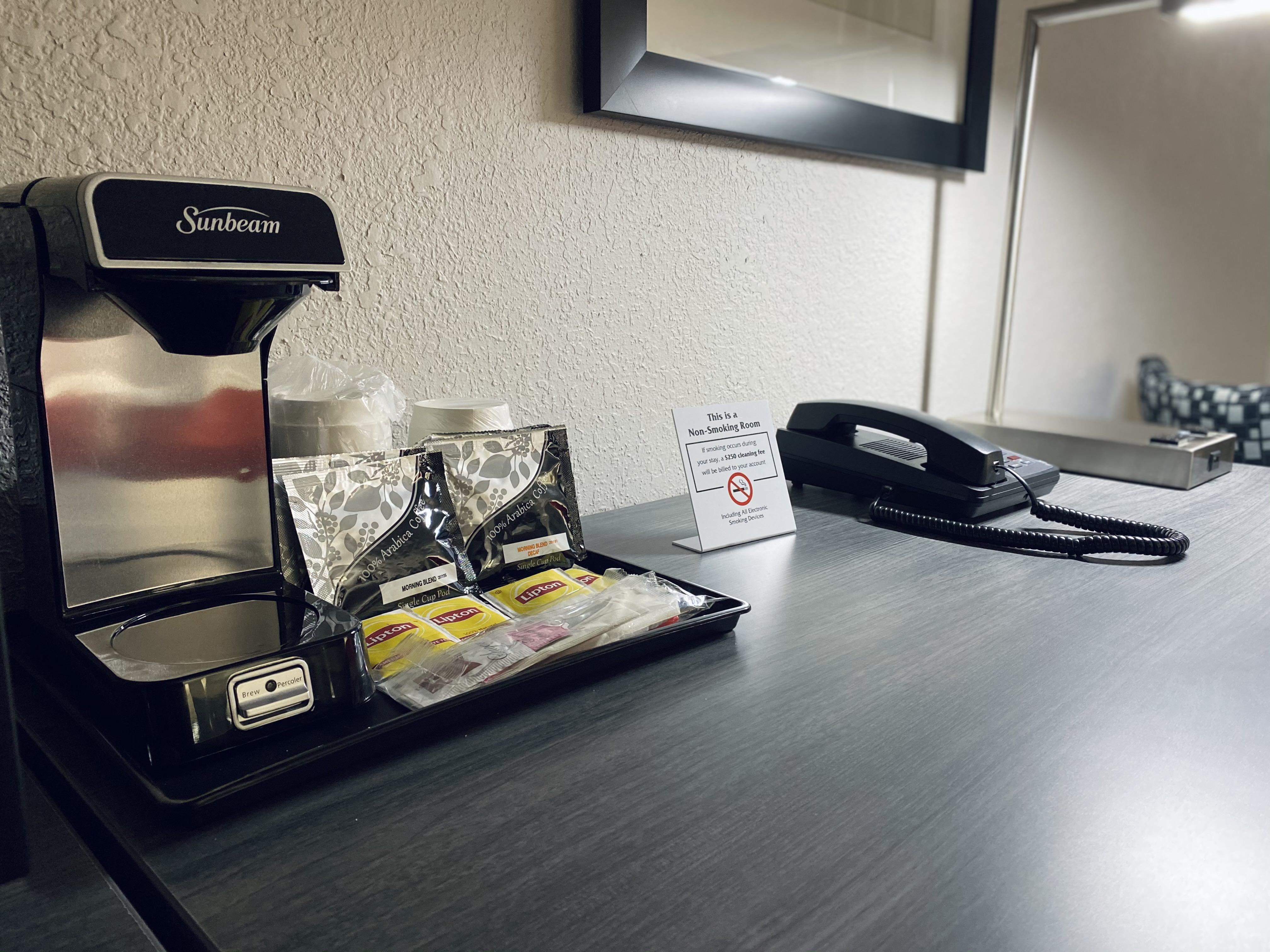 מלון וינזדור לוקס Ramada By Wyndham Hartford North - Bradley Airport מראה חיצוני תמונה