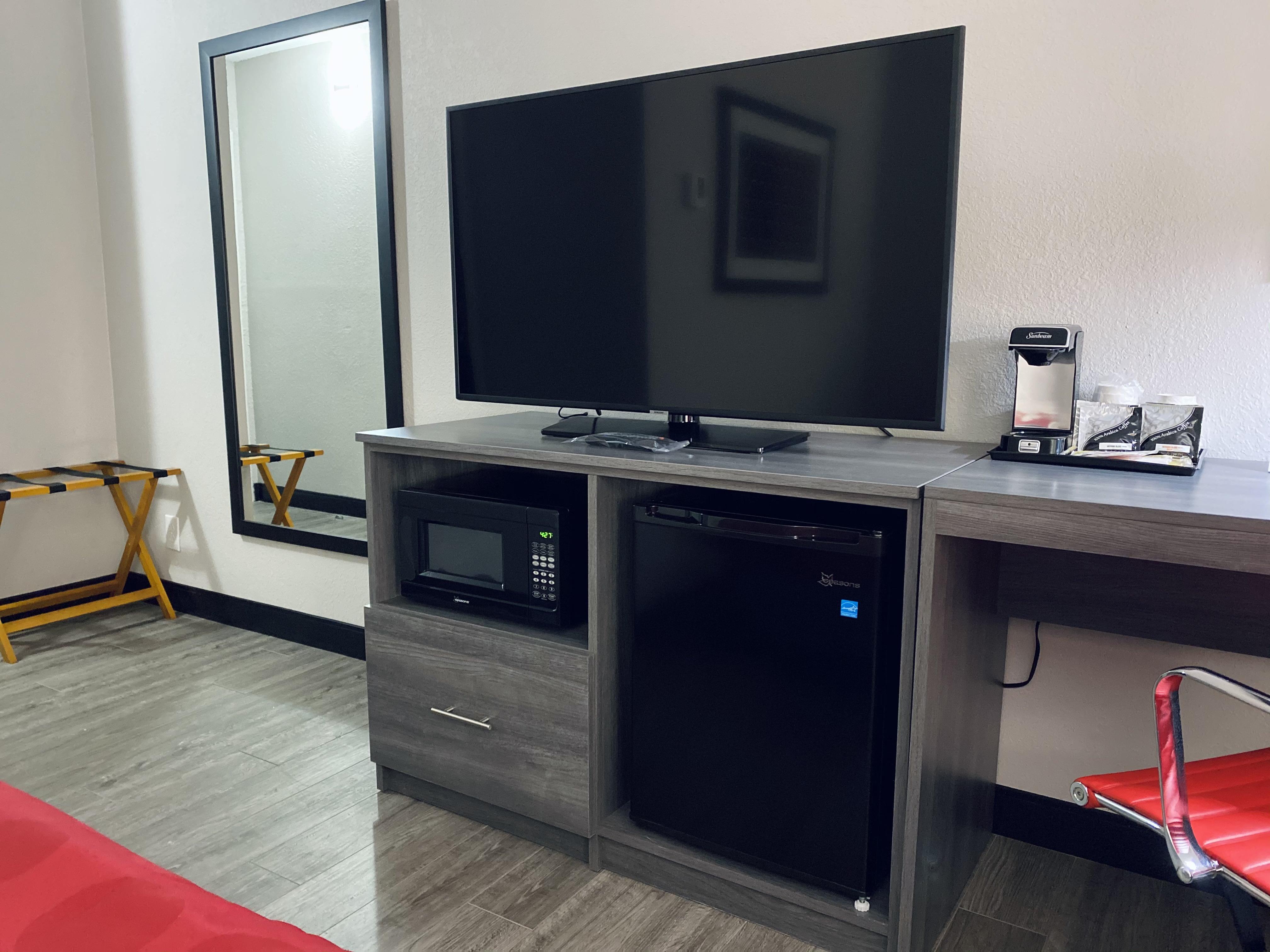 מלון וינזדור לוקס Ramada By Wyndham Hartford North - Bradley Airport מראה חיצוני תמונה