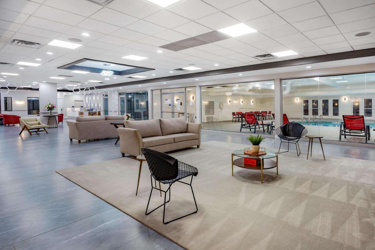 מלון וינזדור לוקס Ramada By Wyndham Hartford North - Bradley Airport מראה חיצוני תמונה