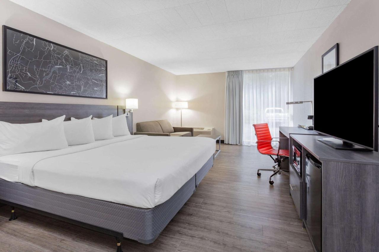 מלון וינזדור לוקס Ramada By Wyndham Hartford North - Bradley Airport מראה חיצוני תמונה